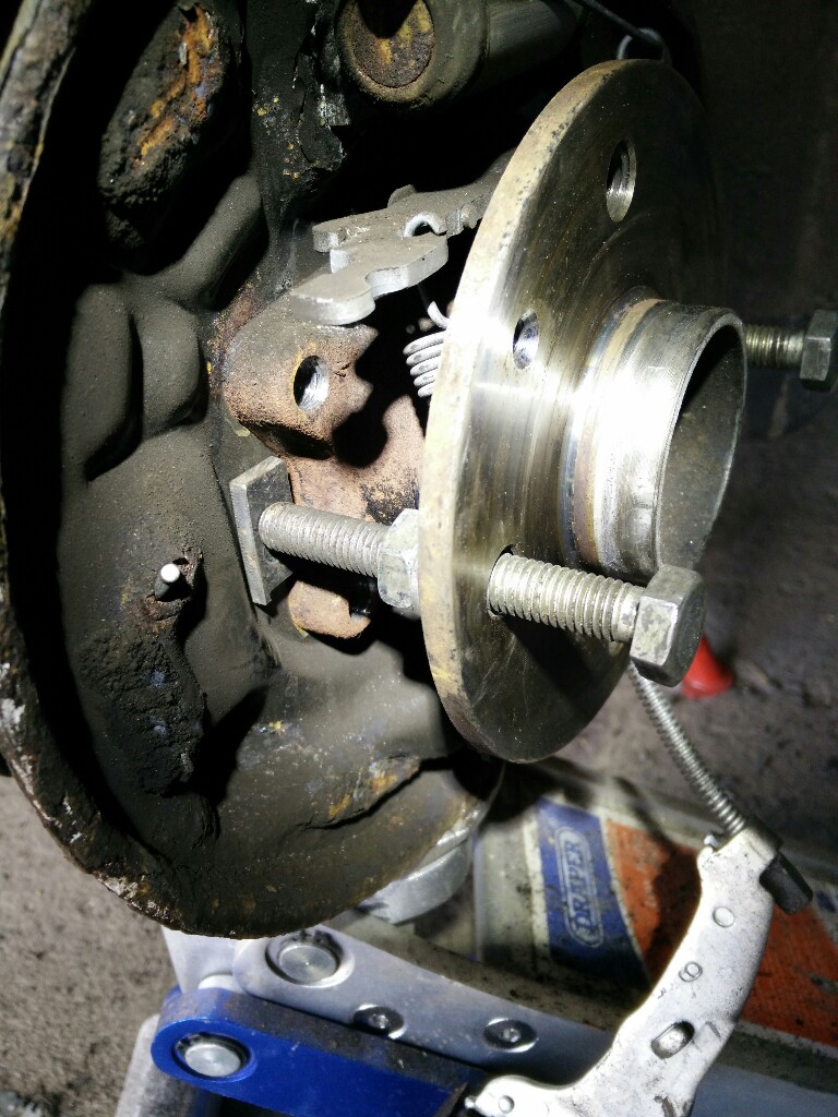Removing rear bearing hubs C1 Racing